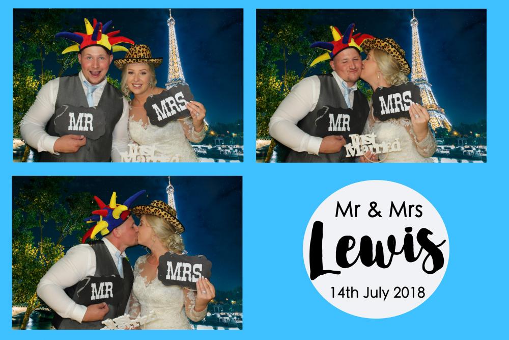 Mr & Mrs Lewis's Wedding | View more photos from the event at images.mobile-photo-booth.com/u/MobilePhotoBoothUK/Mr-Mrs-Lewiss-Wedding